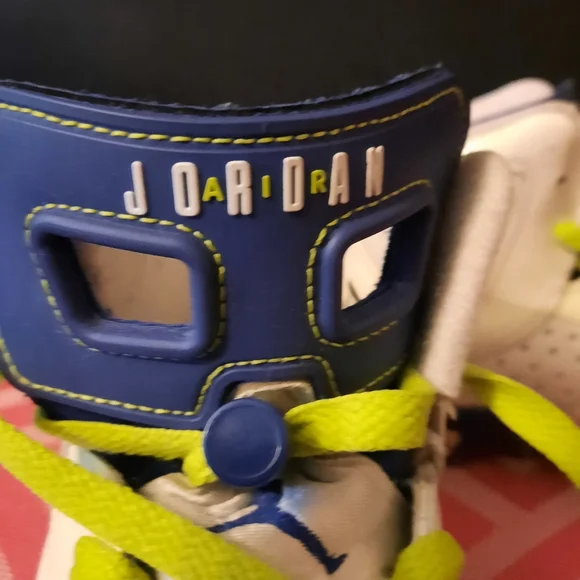 JORDAN BOOTS,JUNIOR USED GENTLY, SIZE 6, $40 - Picture 3 of 7